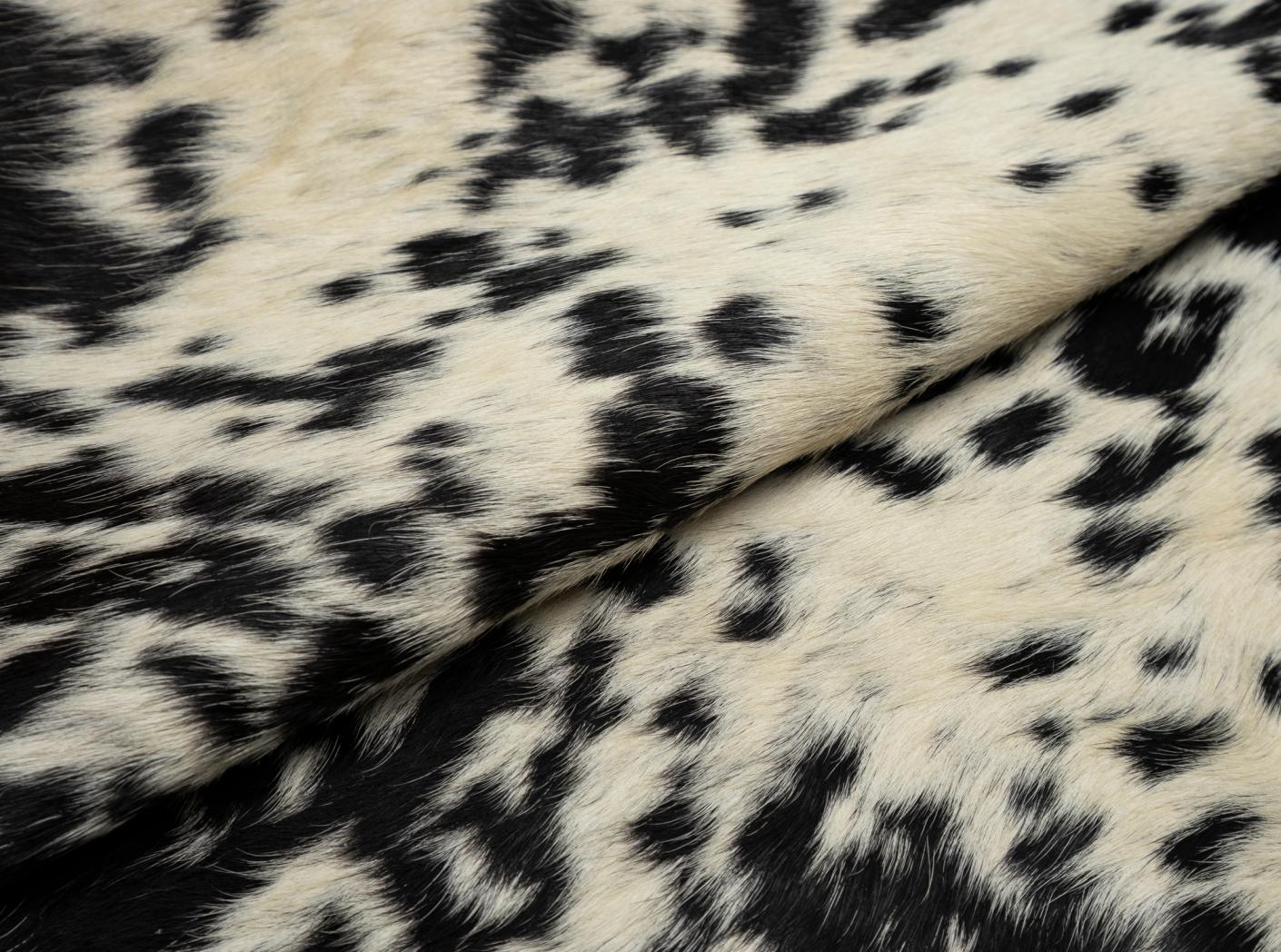 Karvės kailis, apie 3,7 m2/vnt, Black/White Karvės kailis, apie 3,7 m2/vnt, Black/White