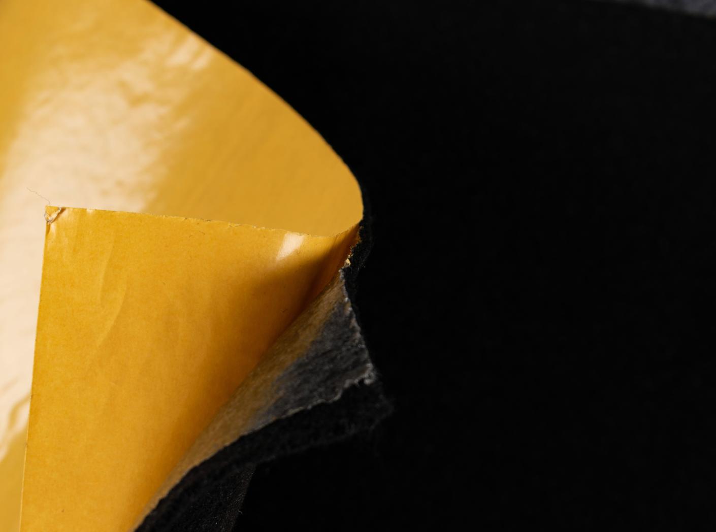 Veltinis 360 g/m2, b=133 cm, juodas, klijuojamas Veltinis 360 g/m2, b=133 cm, juodas, klijuojamas