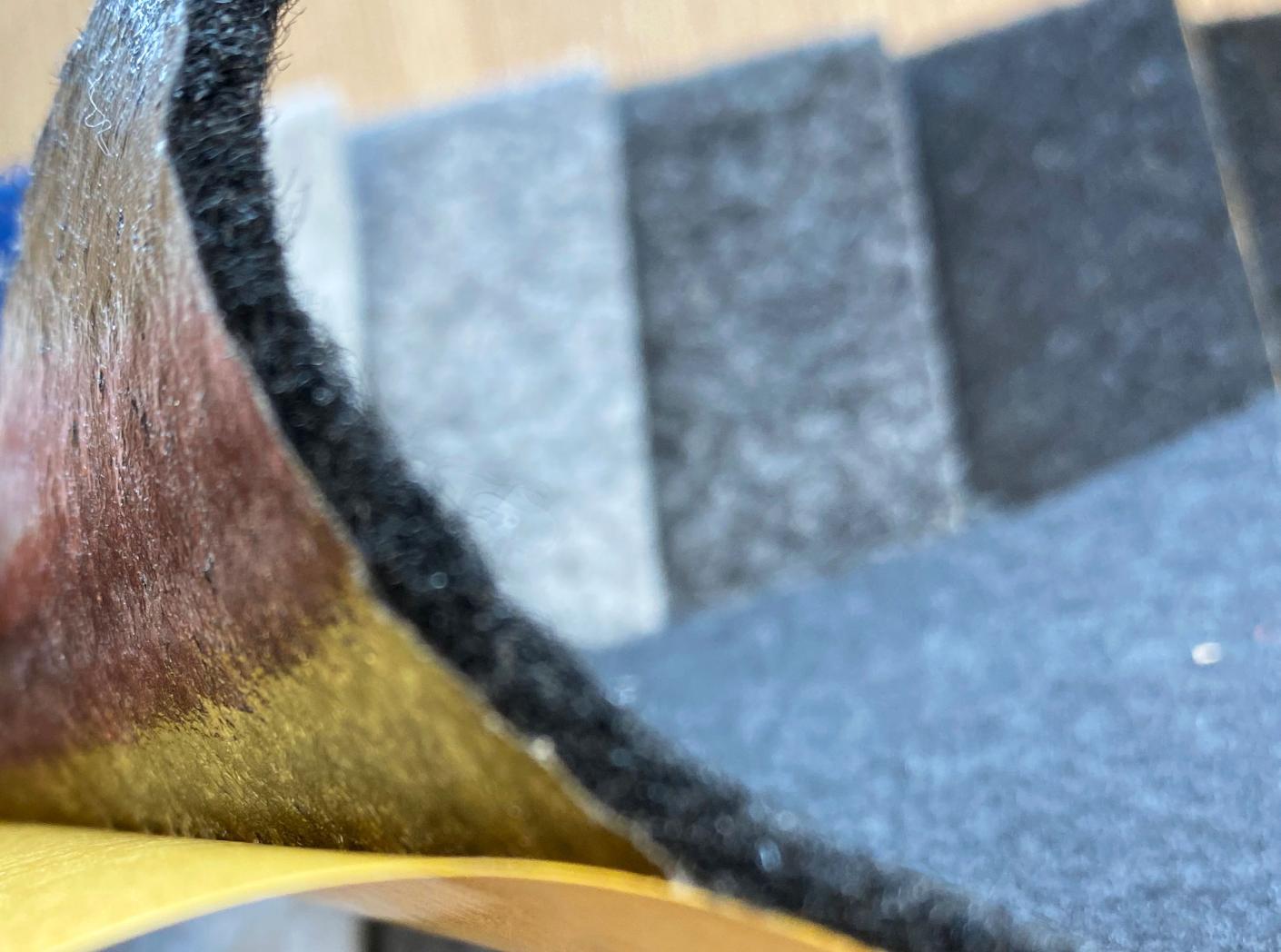 Veltinis 360 g/m2, b=133 cm, juodas, klijuojamas Veltinis 360 g/m2, b=133 cm, juodas, klijuojamas