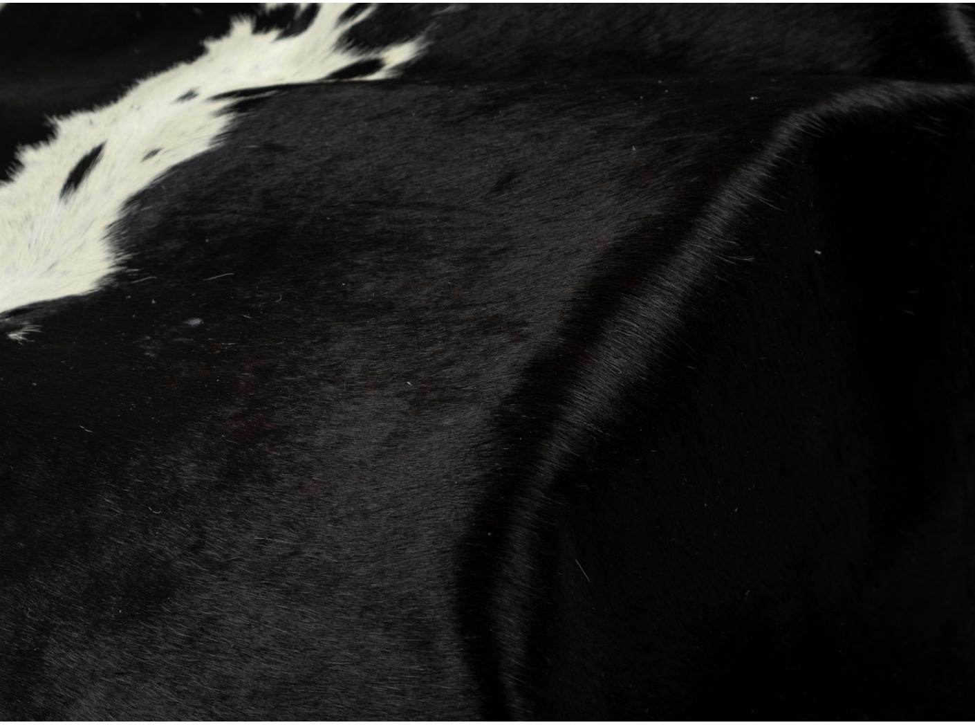 Karvės kailis, apie 3,7 m2/vnt, Black/White Karvės kailis, apie 3,7 m2/vnt, Black/White